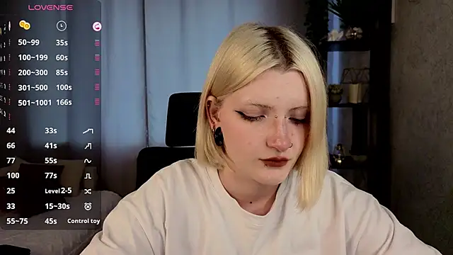 Snapshot of EchoBloom chatting on 09-26-25, 10:52 EchoBloom online show from 09-26-25, 10:52