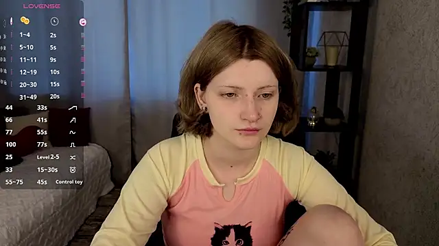 Snapshot of EchoBloom chatting on 10-04-25, 11:41 EchoBloom online show from 10-04-25, 11:41