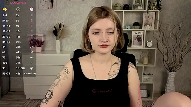 Snapshot of EchoBloom chatting on 10-10-25, 10:36 EchoBloom online show from 10-10-25, 10:36