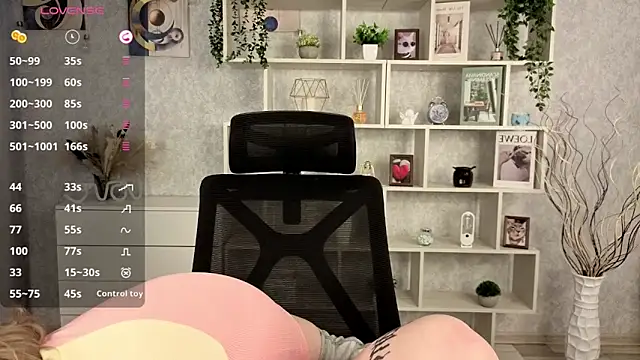 Snapshot of EchoBloom chatting on 10-11-25, 10:47 EchoBloom online show from 10-11-25, 10:47