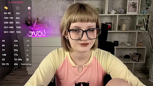 Snapshot of EchoBloom chatting on 10-18-25, 11:00 EchoBloom online show from 10-18-25, 11:00