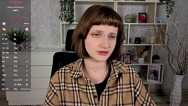 Snapshot of EchoBloom chatting on 10-24-25, 01:07 EchoBloom online show from 10-24-25, 01:07