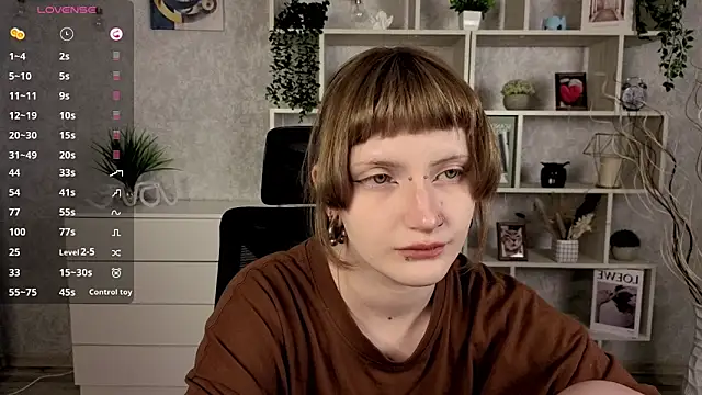 Snapshot of EchoBloom chatting on 10-31-25, 10:38 EchoBloom online show from 10-31-25, 10:38