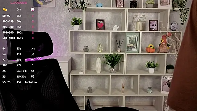 Snapshot of EchoBloom chatting on 11-01-25, 11:01 EchoBloom online show from 11-01-25, 11:01