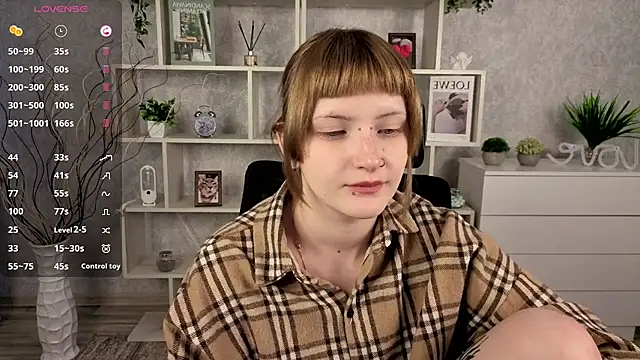 Snapshot of EchoBloom chatting on 11-04-25, 11:20 EchoBloom online show from 11-04-25, 11:20