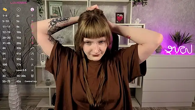 Snapshot of EchoBloom chatting on 11-05-25, 10:59 EchoBloom online show from 11-05-25, 10:59