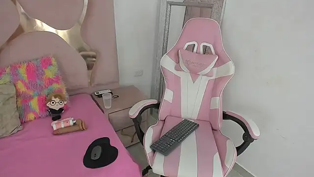 natsumiht online show from 10-04-25, 04:54