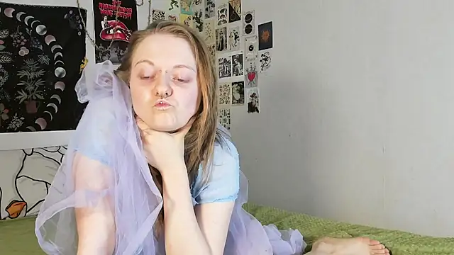 Snapshot of WonderConnie1 chatting on 09-14-25, 03:33 WonderConnie1 online show from 09-14-25, 03:33
