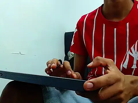 Snapshot of daniel_evans69 chatting on 10-15-25, 12:27 daniel evans69 online show from 10-15-25, 12:27