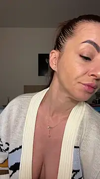 Roxanne Skye online show from 10-14-25, 05:58