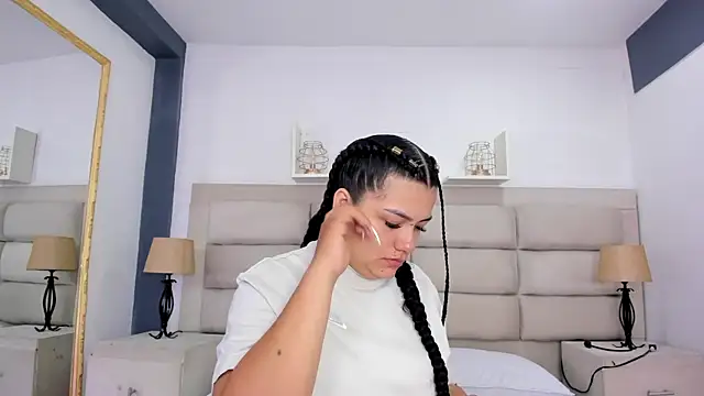 ScarletMoon1  online show from 10-18-25, 12:06