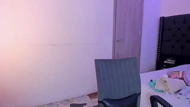 ScarletMoon1  online show from 10-28-25, 08:33