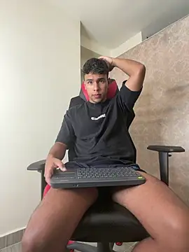 Snapshot of CHR58_ chatting on 04-29-26, 12:27 CHR58 online show from 04-29-26, 12:27