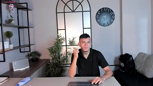 MrJustin  online show from 10-08-25, 08:17