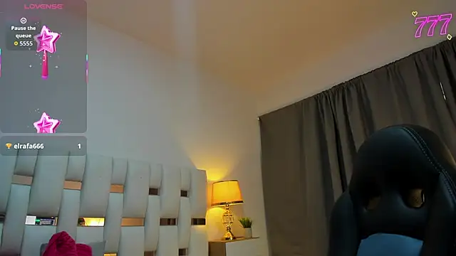 iamCharlotte19 online show from 07-28-26, 07:39