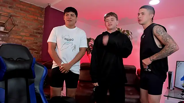 Snapshot of Handsomeboyss19 chatting on 11-07-25, 01:38 Handsomeboyss19 online show from 11-07-25, 01:38