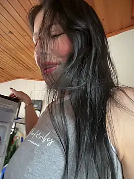 Mia salinass online show from 04-30-26, 08:26