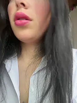 Mia salinass online show from 06-15-26, 07:16