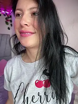 Mia salinass online show from 06-18-26, 07:18