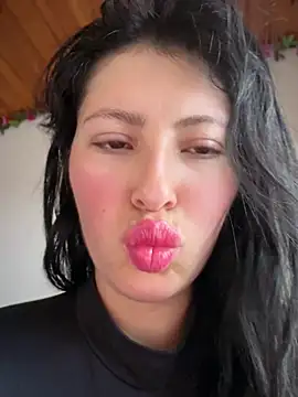 Mia salinass online show from 06-19-26, 07:17
