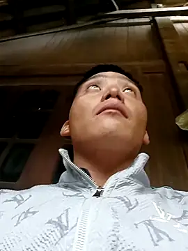 Snapshot of Chao_xxx chatting on 09-25-25, 12:47 Chao xxx online show from 09-25-25, 12:47