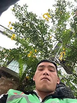 Snapshot of Chao_xxx chatting on 10-17-25, 02:59 Chao xxx online show from 10-17-25, 02:59