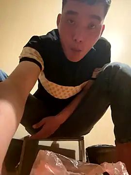 Snapshot of Chao_xxx chatting on 10-19-25, 05:02 Chao xxx online show from 10-19-25, 05:02