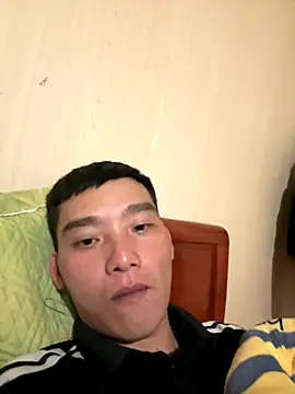 Snapshot of Chao_xxx chatting on 10-20-25, 09:15 Chao xxx online show from 10-20-25, 09:15