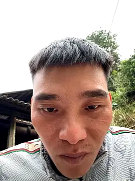 Snapshot of Chao_xxx chatting on 10-31-25, 02:01 Chao xxx online show from 10-31-25, 02:01