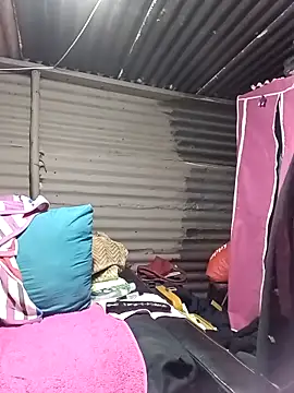 Snapshot of HappygalTheQueen chatting on 10-21-25, 07:47 HappygalTheQueen online show from 10-21-25, 07:47