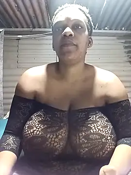 Snapshot of HappygalTheQueen chatting on 10-25-25, 05:30 HappygalTheQueen online show from 10-25-25, 05:30