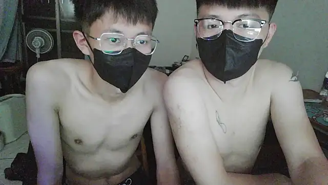 Snapshot of zhu000000 chatting on 04-11-26, 01:37 zhu000000 online show from 04-11-26, 01:37