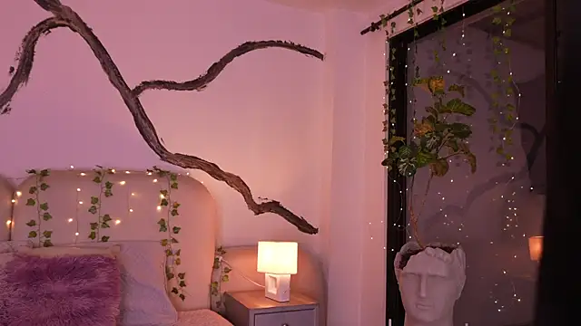 Snapshot of SarahCastro1_ chatting on 11-18-25, 04:50 SarahCastro1 online show from 11-18-25, 04:50