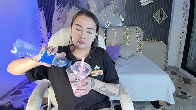 Snapshot of SarahCastro1_ chatting on 01-10-26, 04:25 SarahCastro1 online show from 01-10-26, 04:25