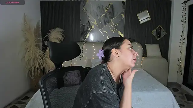 Snapshot of SarahCastro1_ chatting on 01-11-26, 03:22 SarahCastro1 online show from 01-11-26, 03:22