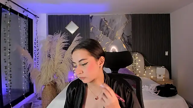 Snapshot of SarahCastro1_ chatting on 02-15-26, 04:53 SarahCastro1 online show from 02-15-26, 04:53