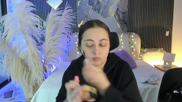 Snapshot of SarahCastro1_ chatting on 02-16-26, 03:57 SarahCastro1 online show from 02-16-26, 03:57