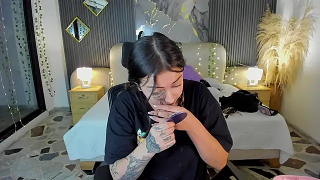 Snapshot of SarahCastro1_ chatting on 02-17-26, 04:20 SarahCastro1 online show from 02-17-26, 04:20