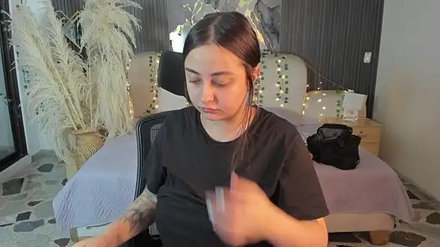 SarahCastro1  online show from 02-20-26, 04:09