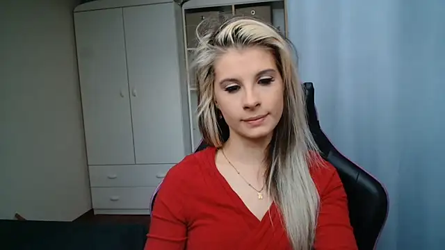 KristineGlow online show from 05-07-26, 06:41