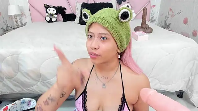 Snapshot of SafiroAgataaa chatting on 03-01-26, 04:03 SafiroAgataaa online show from 03-01-26, 04:03