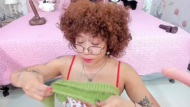 Snapshot of SafiroAgataaa chatting on 03-04-26, 01:44 SafiroAgataaa online show from 03-04-26, 01:44