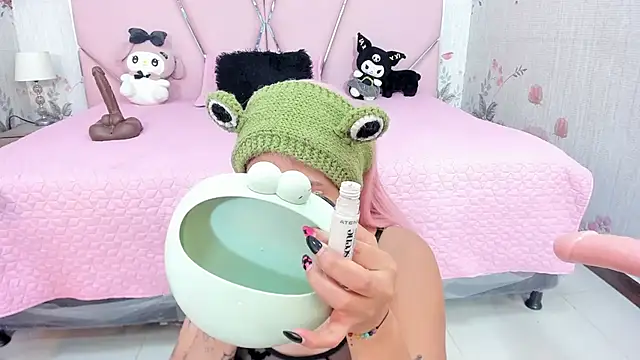 Snapshot of SafiroAgataaa chatting on 03-04-26, 08:04 SafiroAgataaa online show from 03-04-26, 08:04