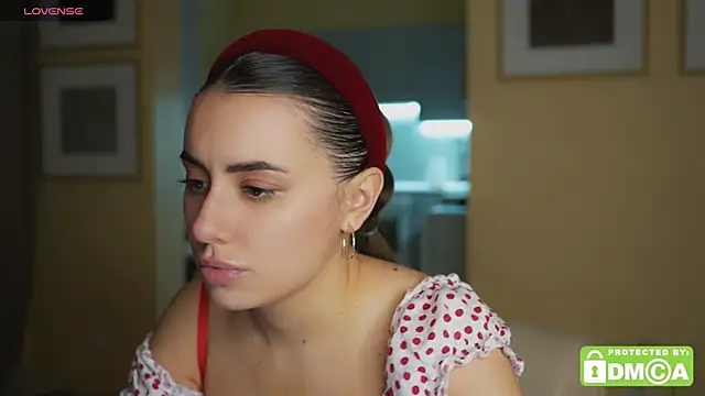 Snapshot of KateCarrey chatting on 10-28-25, 08:33 KateCarrey online show from 10-28-25, 08:33