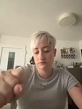 Snapshot of Rozendefotz chatting on 09-10-25, 06:35 Rozendefotz online show from 09-10-25, 06:35