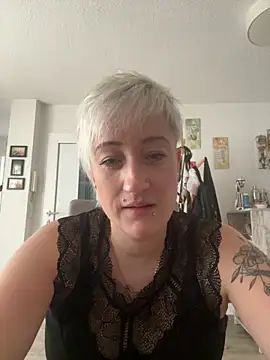 Snapshot of Rozendefotz chatting on 09-11-25, 06:35 Rozendefotz online show from 09-11-25, 06:35