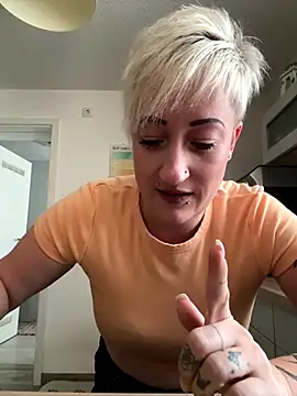 Snapshot of Rozendefotz chatting on 09-15-25, 06:24 Rozendefotz online show from 09-15-25, 06:24