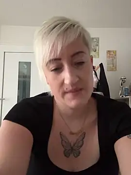 Snapshot of Rozendefotz chatting on 09-16-25, 06:03 Rozendefotz online show from 09-16-25, 06:03