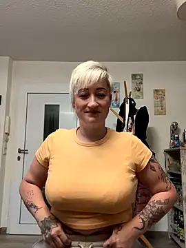 Snapshot of Rozendefotz chatting on 09-25-25, 06:06 Rozendefotz online show from 09-25-25, 06:06