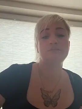 Snapshot of Rozendefotz chatting on 10-01-25, 06:08 Rozendefotz online show from 10-01-25, 06:08